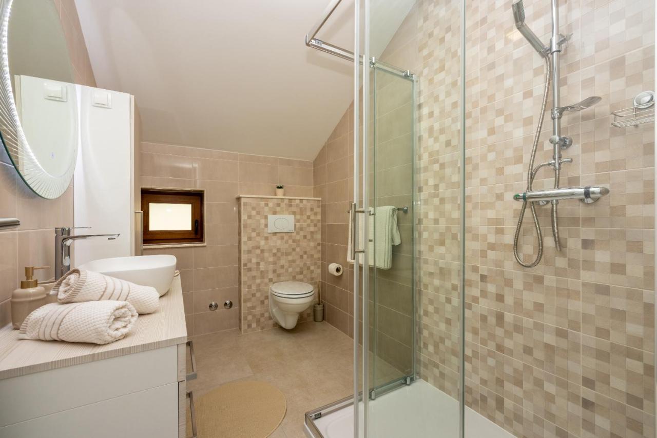 Villa Antani With Heated Pool, Sauna & Jacuzzi Криквеница Екстериор снимка
